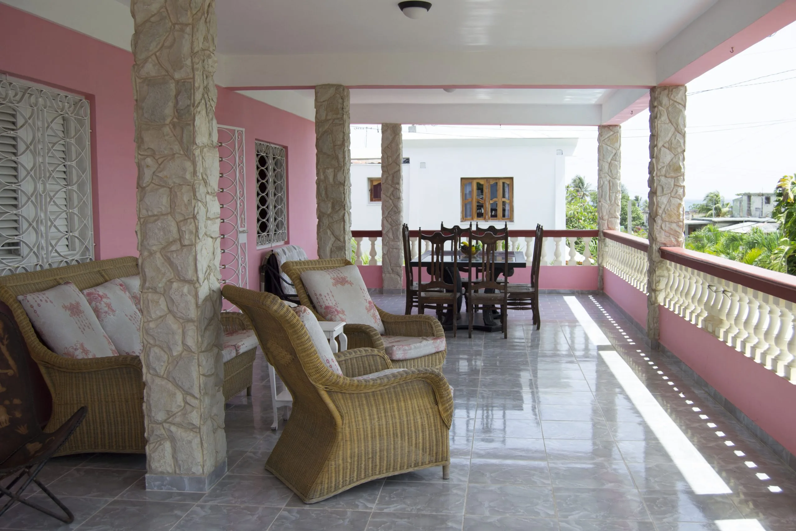 Villa Bella en Guanabo, propiedad con piscina y terraza