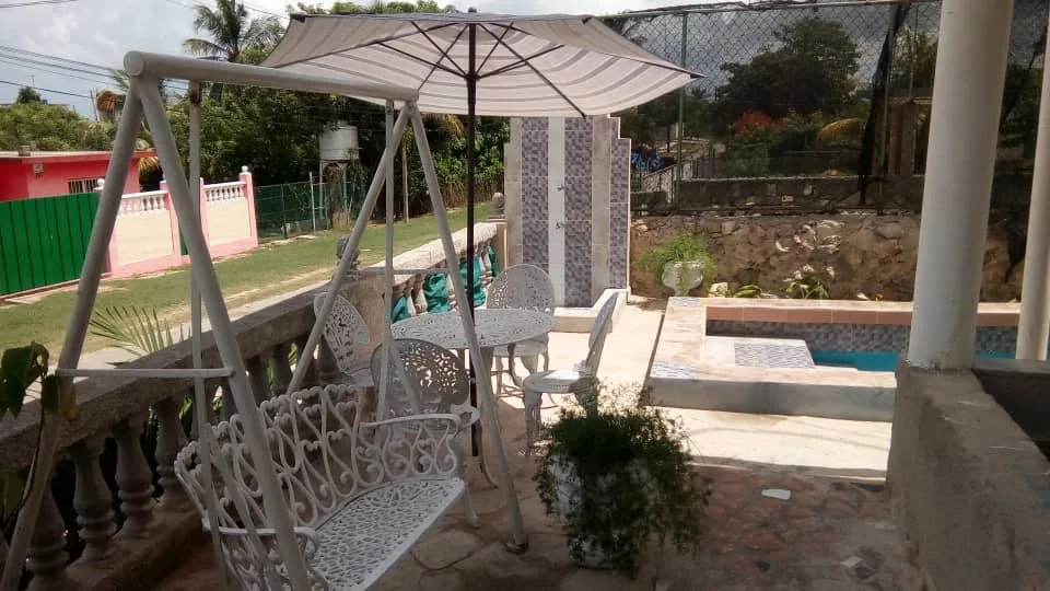 Casa de Ricardo y Yiri, alojamiento con piscina pequeña