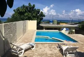 Casa de Odalys y Tito, alojamiento con piscina en Guanabo