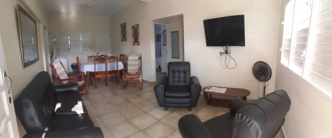 Casa El Mirador de Gbo, alojamiento familiar con piscina