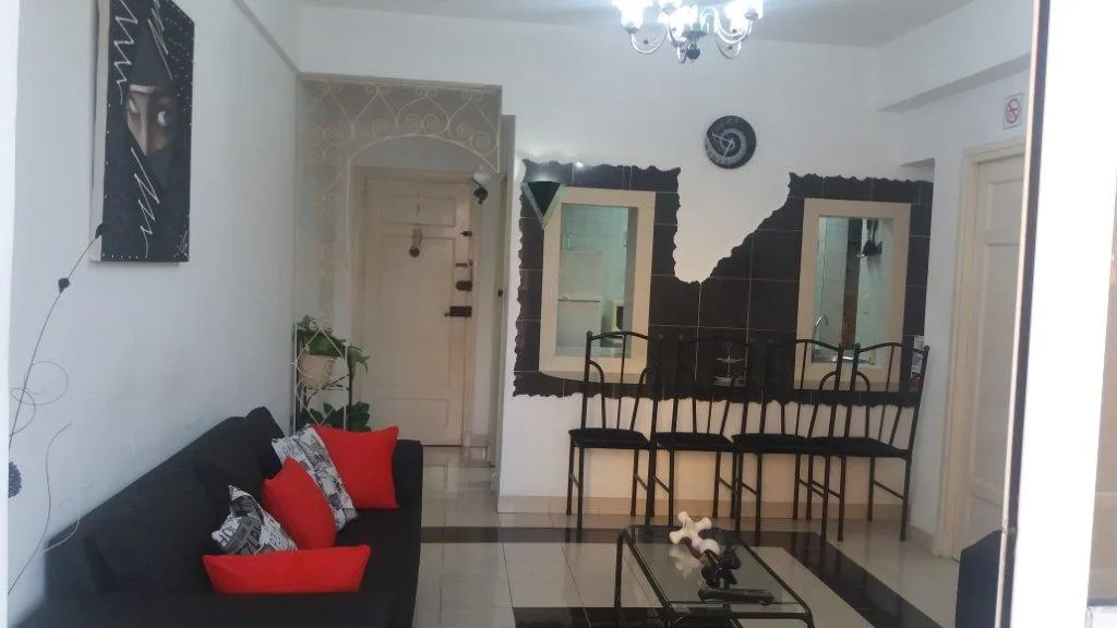 Apartamento Eduardo y Esther independiente en el Vedado