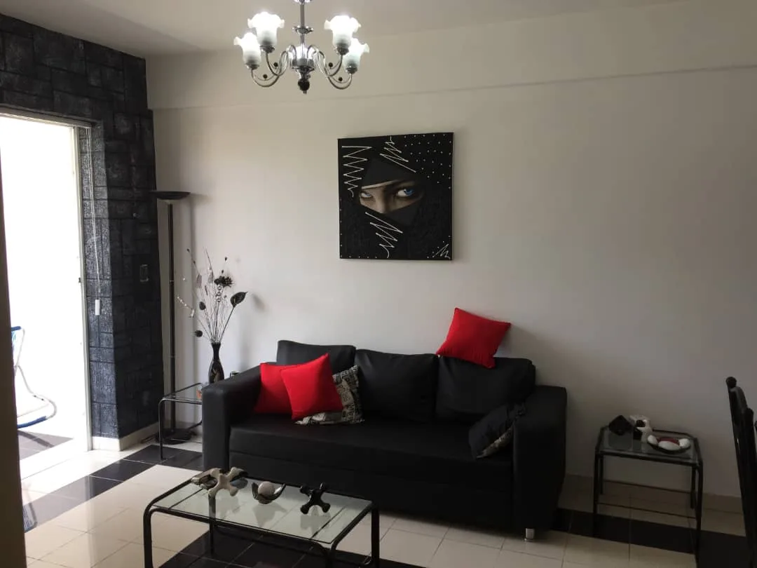 Apartamento Eduardo y Esther independiente en el Vedado