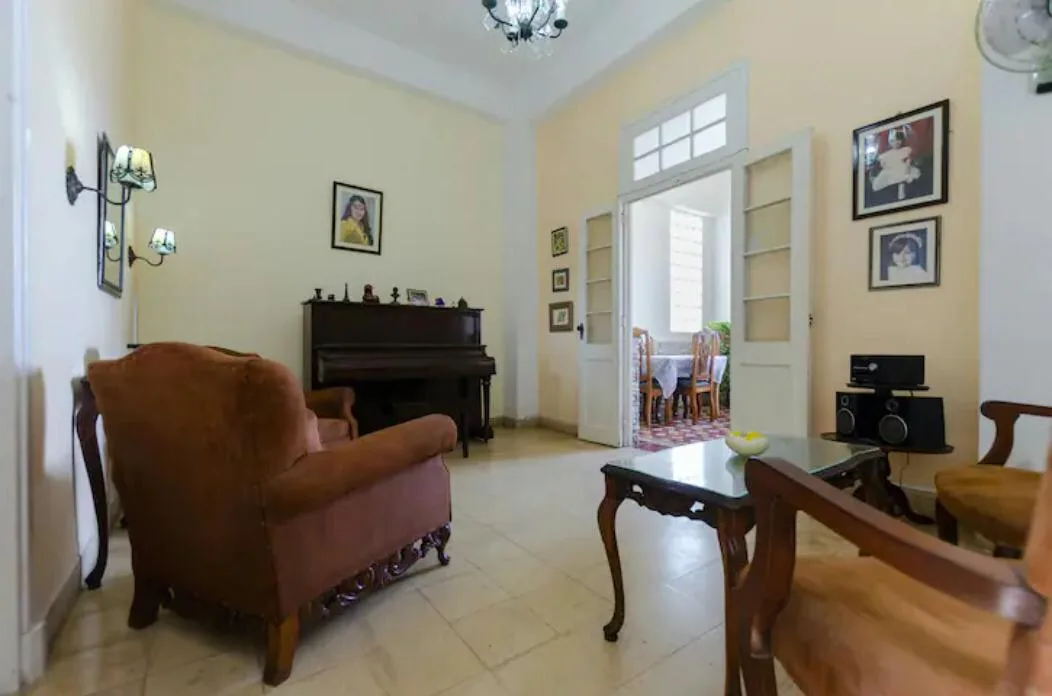 Amplia casa en el Vedado, cerca del Malecón
