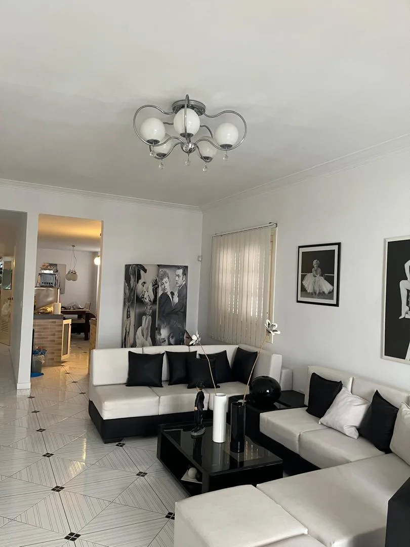 Apartamento minimalista con vista a la ciudad en el Vedado