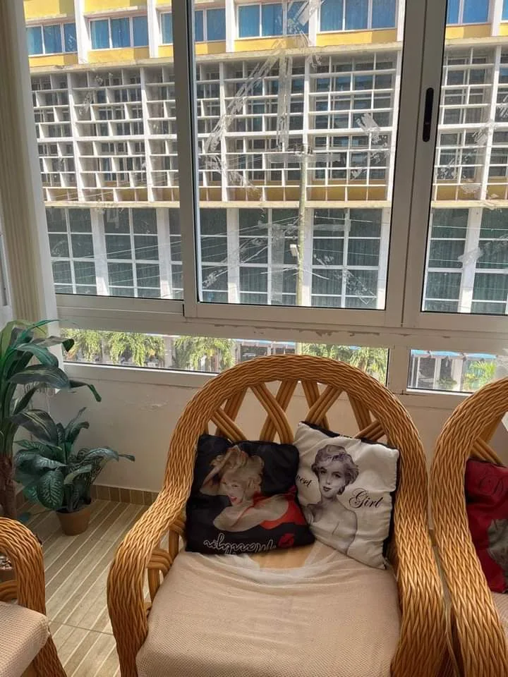 Apartamento minimalista con vista a la ciudad en el Vedado