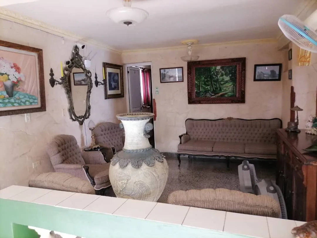 Hostal La Caridad: Amplias instalaciones y servicios en La Habana Vieja