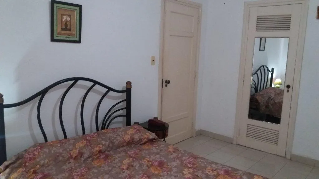 Apartamento Eduardo y Esther independiente en el Vedado