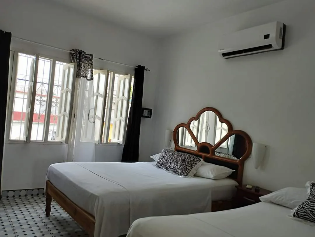 Hostal Gina y Francis, alojamiento con piscina en Holguín