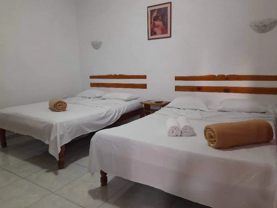 HOSTAL DON LUIS, a solo 1 minuto de la playa