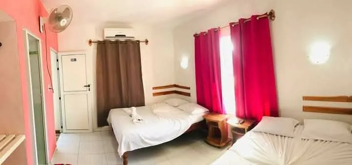 HOSTAL DON LUIS, a solo 1 minuto de la playa