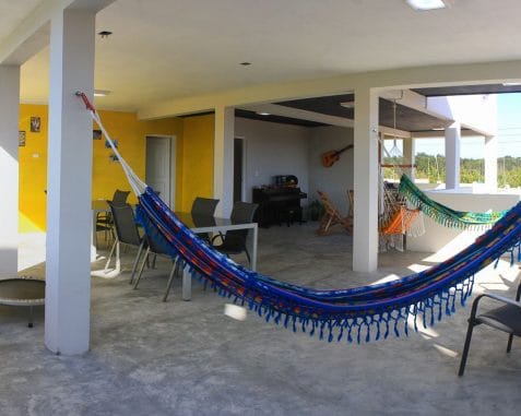 Alójese en CASA MELODY y disfrute de 3 habitaciones cerca de la playa