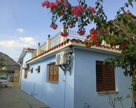 Haydee Chiroles casa con masajes y comida cubana