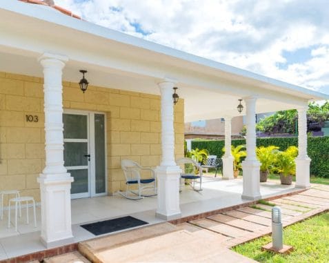 Arenas Blancas casa moderna cerca del mar