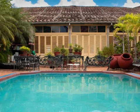 Hostal la Estancia en Remedios con piscina y servicios turísticos