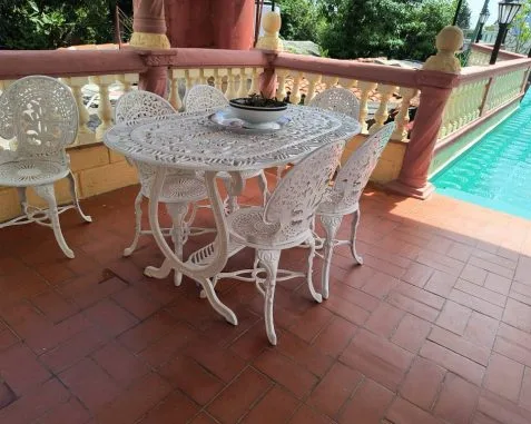 Casa Titi, alojamiento con piscina en Morón