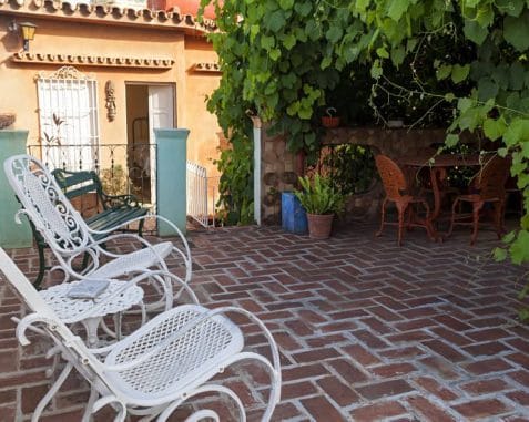 Casa Anays y Cayuco: Encanto Histórico