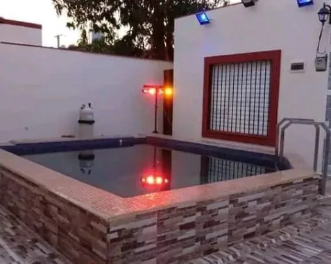 Hostal Los Chapis con piscina y sala de juegos en Ciego de Ávila