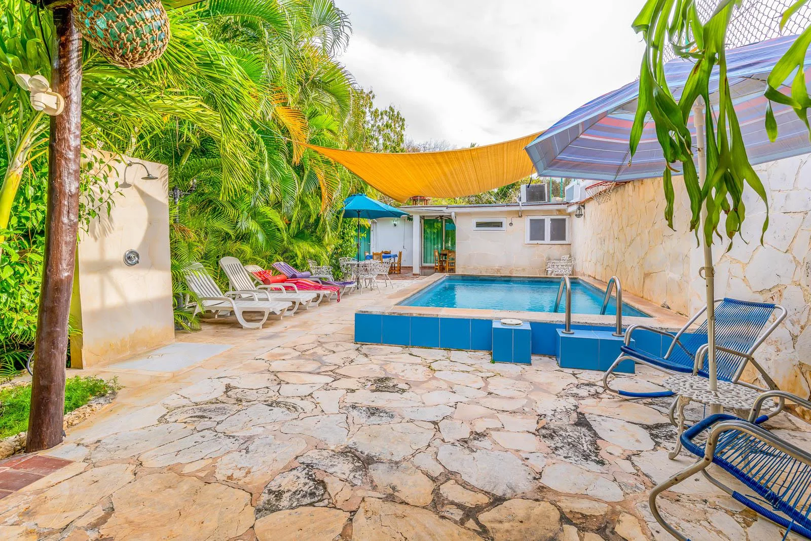 Villa Lusson – Alojamiento en La Habana (Flores)