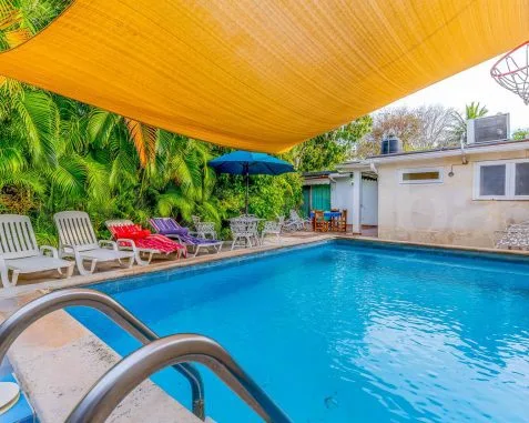 Villa Lusson – Alojamiento en La Habana (Flores)