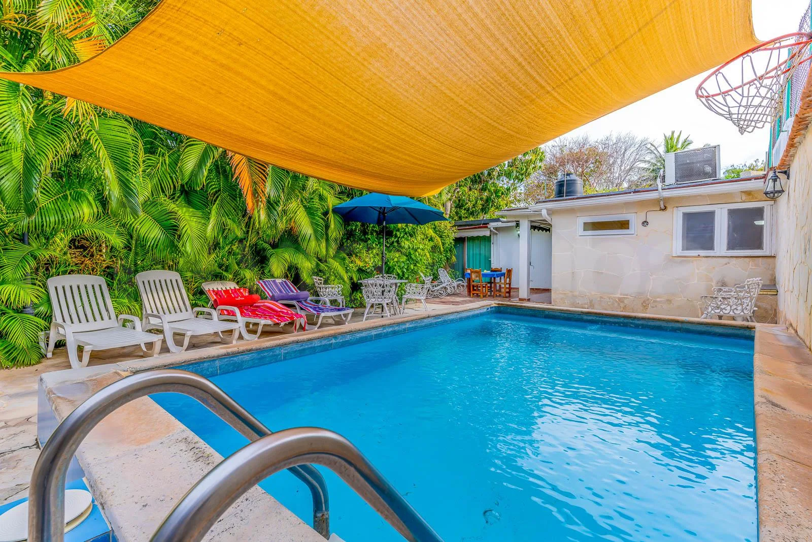 Villa Lusson – Alojamiento en La Habana (Flores)