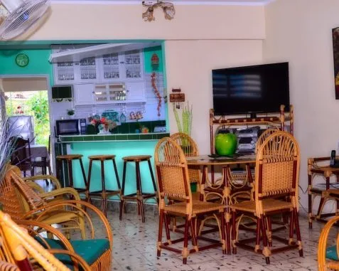 Hostal Alicia con 4 habitaciones y terraza en el centro de Morón
