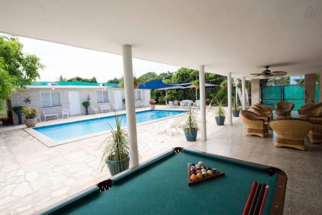 El hostal Cesar Palace propiedad de lujo en la playa