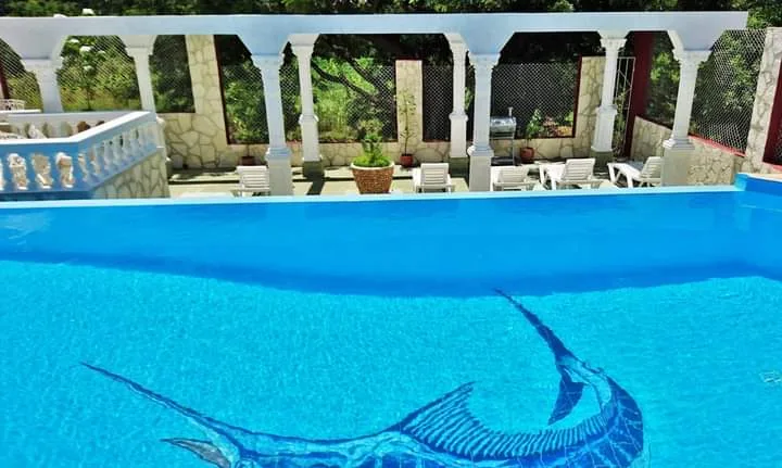 Villa Marienzo: piscina y playa a tu alcance