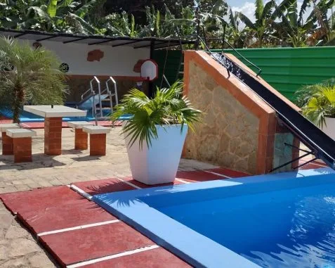 Casa de Anibal con 2 habitaciones climatizadas en Boyeros