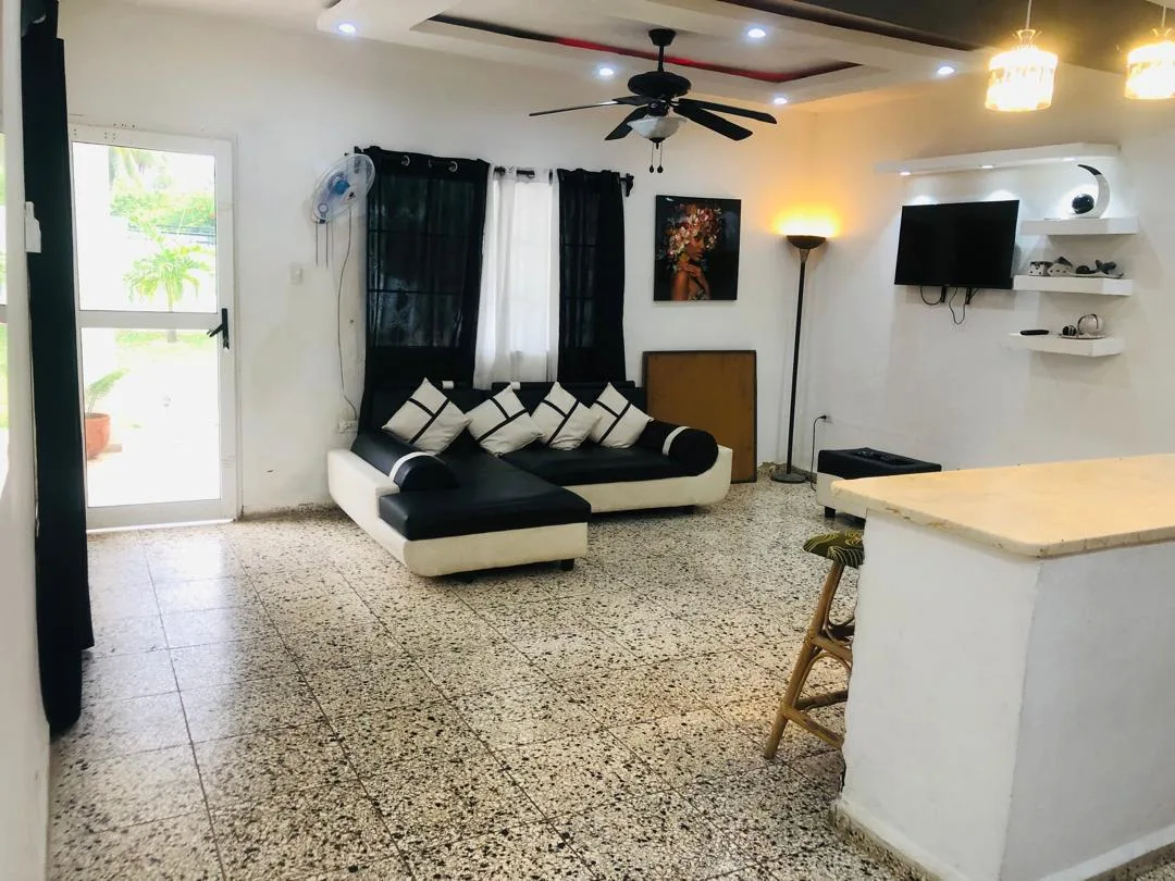 Hermosa casa grande recién remodelada en Brisas del mar